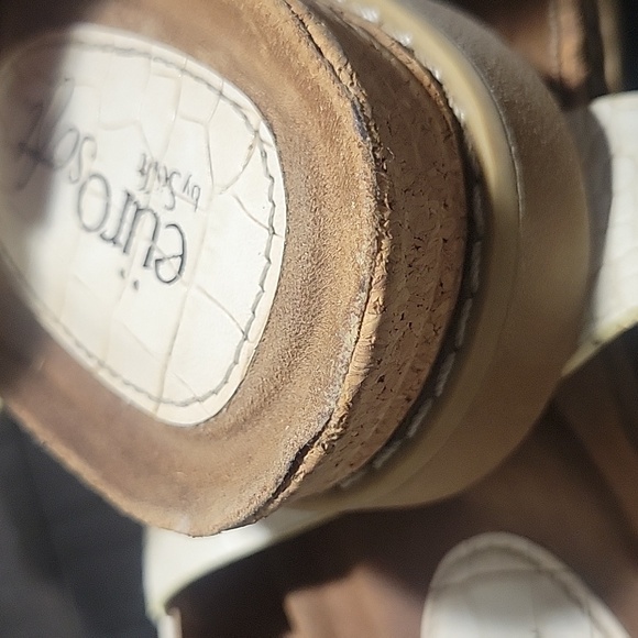 Euro Soft by Sofft Cream Crocodile Sandals Women's Size 8M - Picture 8 of 9